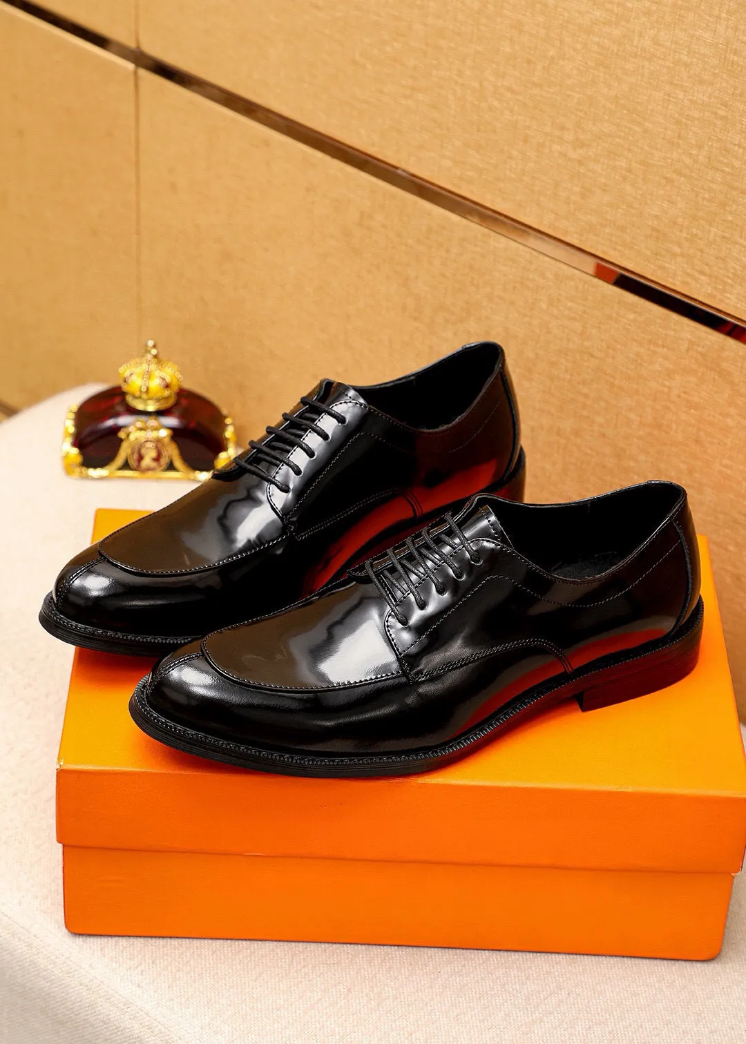 Men's shoes 💰460 💐 Product trademark: HERMES "Hermès" business leather shoes Regular size: 38-44 (45🉑️customized) Product materials: Selected imported first-layer open-edge beaded calfskin upper, imported water-dyed 🐂 cowhide lining. Strong three-dimensional visual effect, non-slip and wear-resistant combination outsole Color: 2⃣️colors available